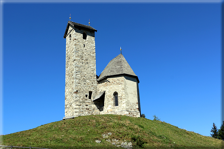 foto Monte San Vigilio e Lago Nero